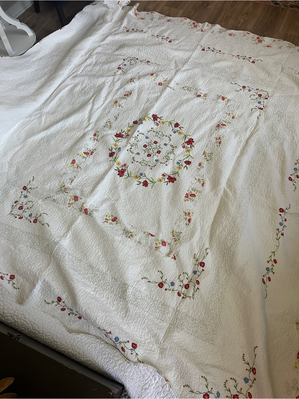 Gorgeous Vintage Embroidered Quilt in amazing condition